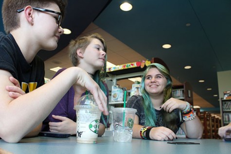 Sophomore Taylor Elks, twin Tristyn Elks and Makahla Shelby sit at a table in the Hamilton County Library. The three students along with other friends meet here habitually to discuss gender and sexuality. 