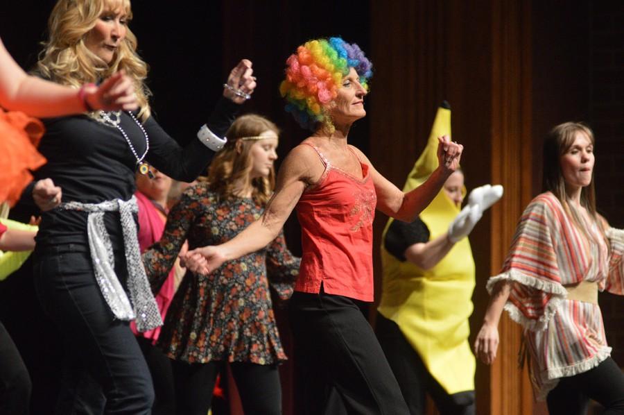 Teachers dance to Uptown Funk early on in the show.
